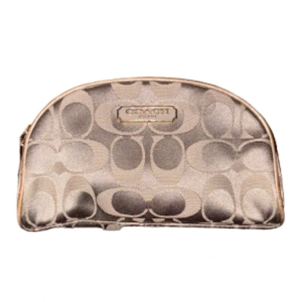 Coach Limited Edition Estée
Lauder Zip Around Cosmetic Bag
D1082-B903